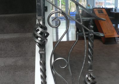 Handrail profile bar with twist basket - H19